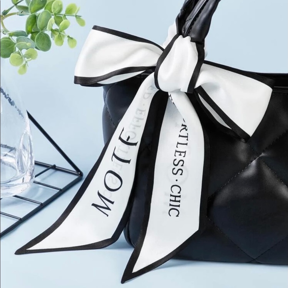 SHEIN MOTIF silk scarf